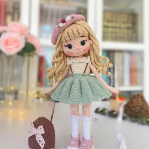 Receita Boneca Estudante Amigurumi